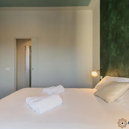 Donna Betsy By Apulia * בארי