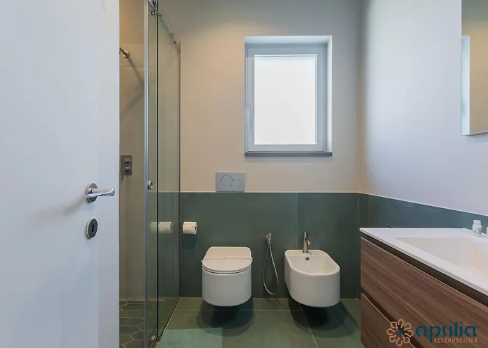 Donna Betsy By Apulia