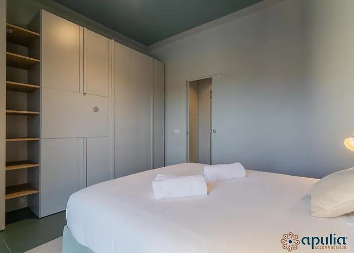 Donna Betsy By Apulia *